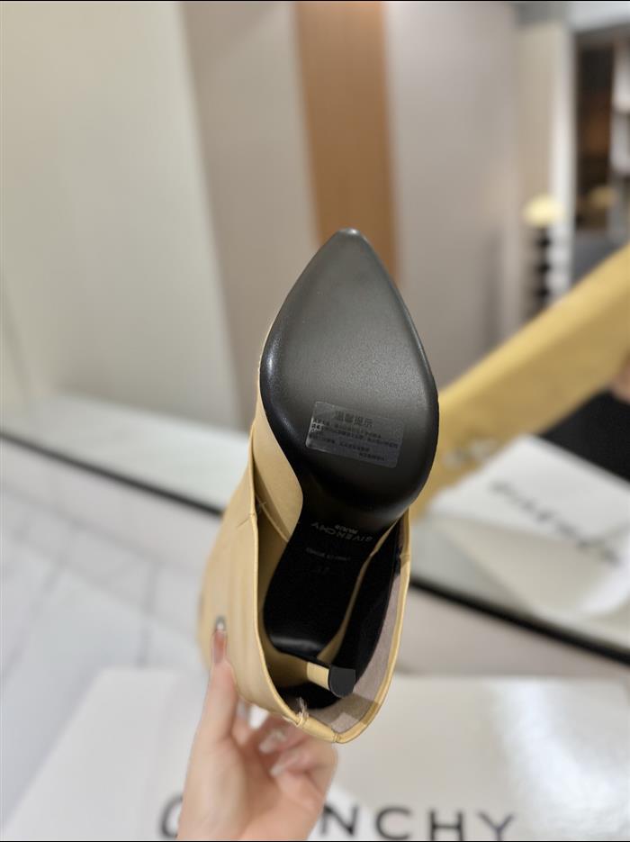 20251128174450557 590